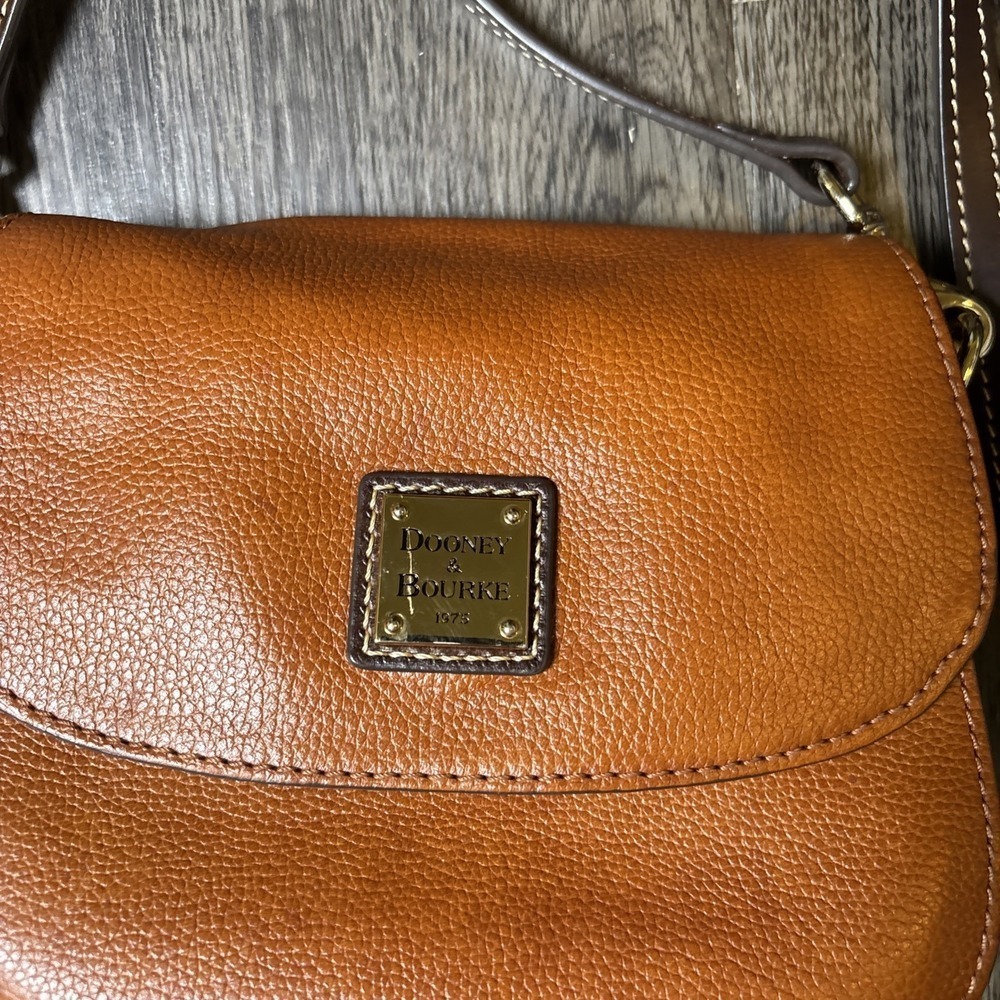 Dooney Bourke Saddle Crossbody Pebble Leather Taupe - Picture 2 of 14